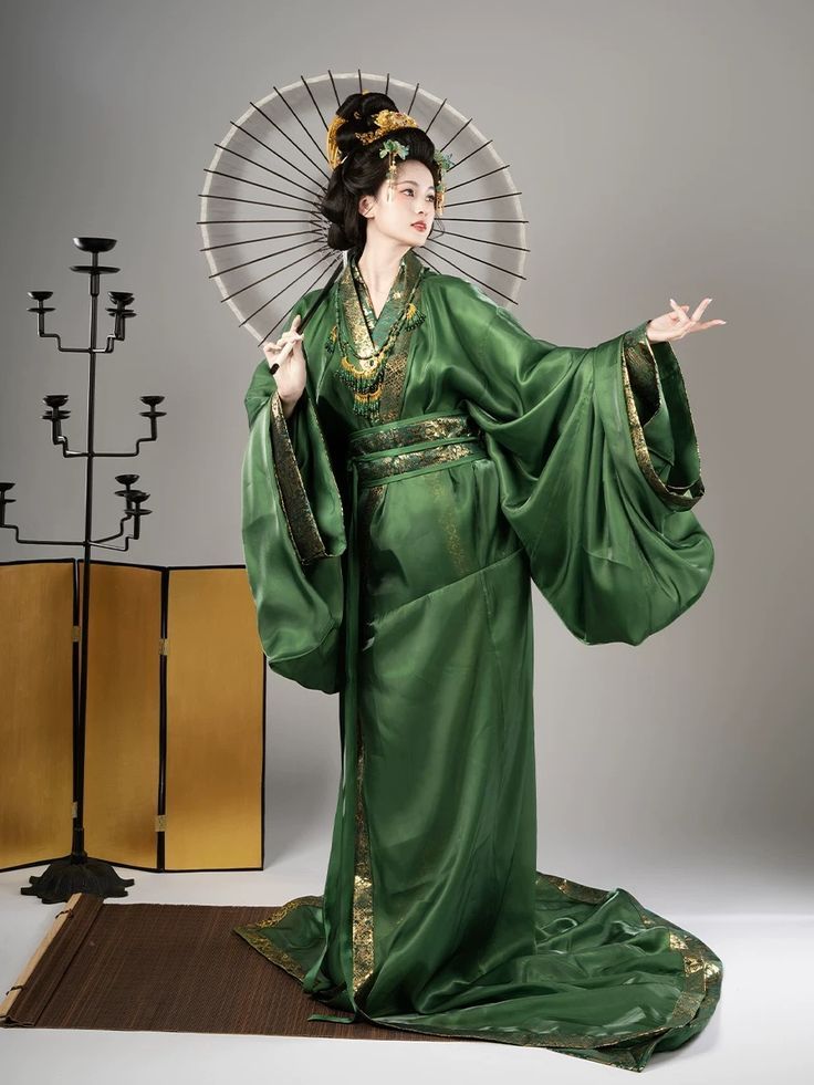 Original Hanfu:Embracing the Beauty of Spring in Traditional Splendor