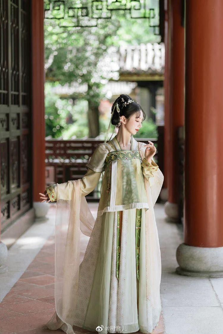 Elegant Horseface Skirt Set:A Masterpiece of Exquisite Embroidery Elegant Horseface Skirt Set:A Masterpiece of Exquisite Embroidery