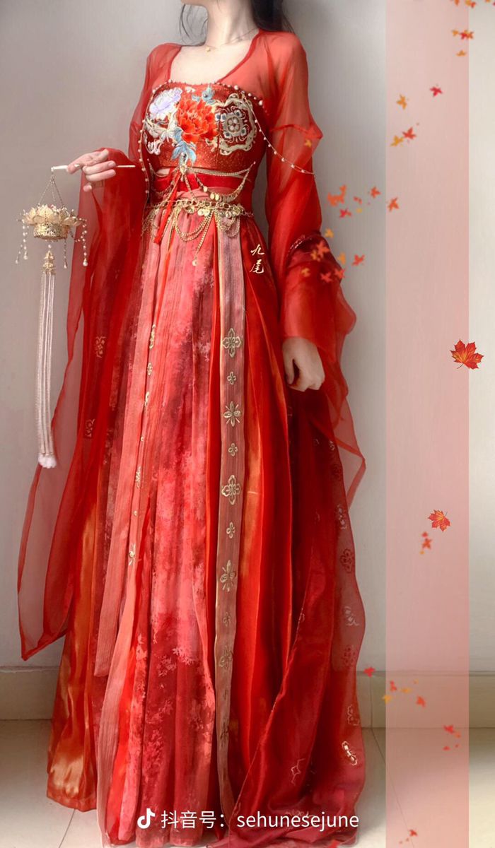 The Journey of a 13-Year-Old Girl into the World of Hanfu:Embracing Her 14th Year The Journey of a 13-Year-Old Girl into the World of Hanfu:Embracing Her 14th Year
