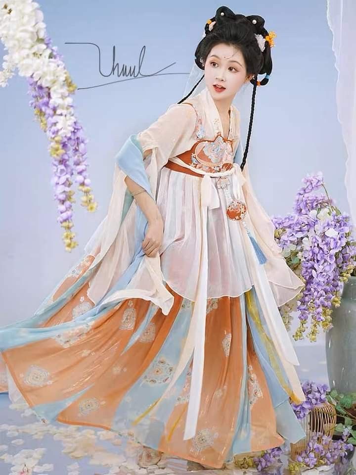 The Splendor of Hanfu Wedding:The Crown of Phoenix Headdress The Splendor of Hanfu Wedding:The Crown of Phoenix Headdress
