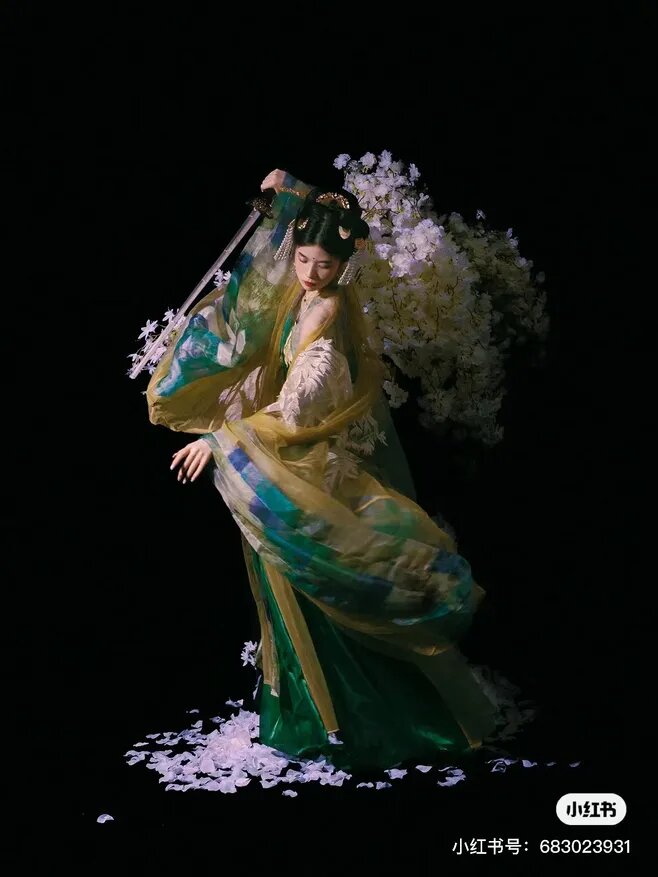 Children in Traditional Hanfu Costumes:A Journey into Chinese Cultural Performances Children in Traditional Hanfu Costumes:A Journey into Chinese Cultural Performances