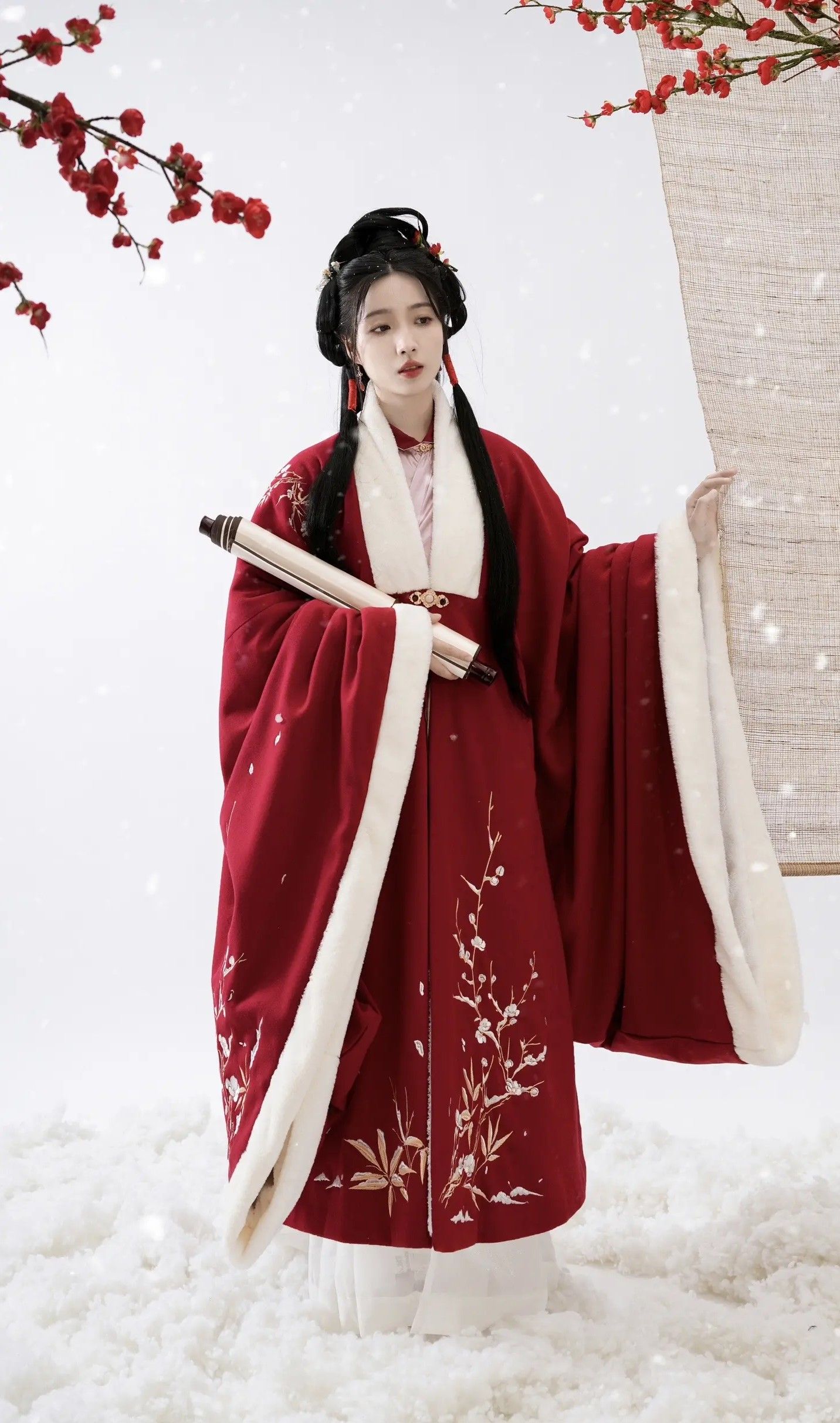 Spring Blooming:The Revival of Cheongsam Skirts with Warmth and Radiance Spring Blooming:The Revival of Cheongsam Skirts with Warmth and Radiance