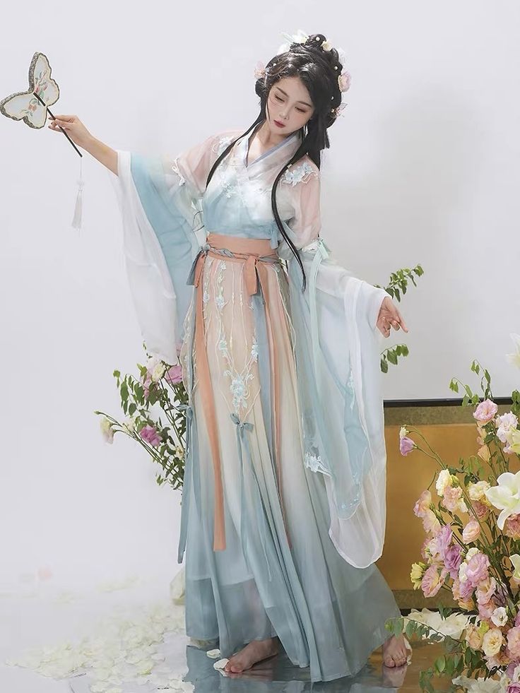 Mane-Inspired Skirt:2023 Autumn Winter Fashion Trends