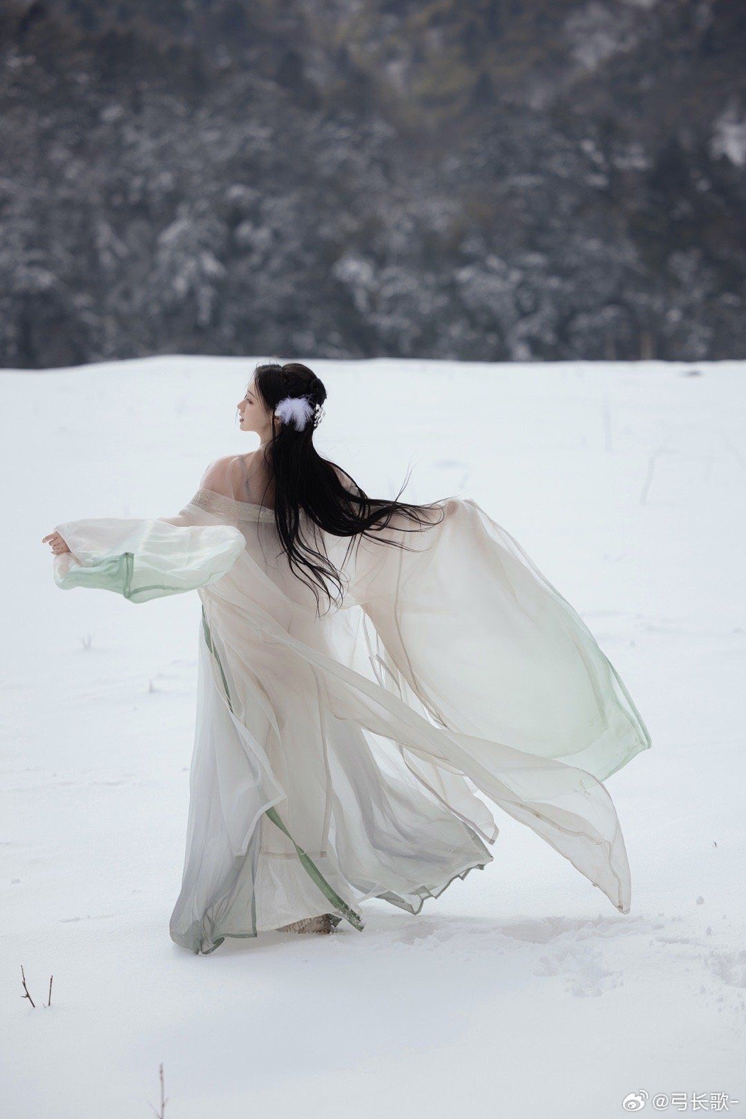 Reinventing Traditional Hanfu Dress:An Elegant Modified Dress for Young Girls Reinventing Traditional Hanfu Dress:An Elegant Modified Dress for Young Girls