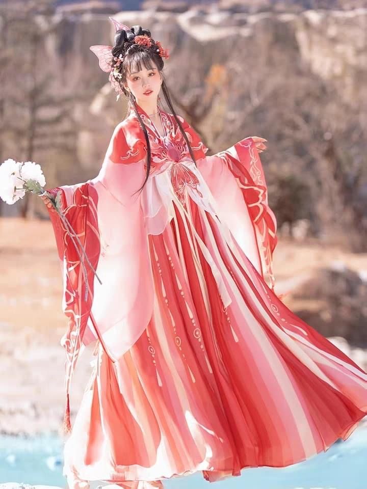The Elegance of Hanfu Clothing:A Womans Half-Sleeve Blouse The Elegance of Hanfu Clothing:A Womans Half-Sleeve Blouse