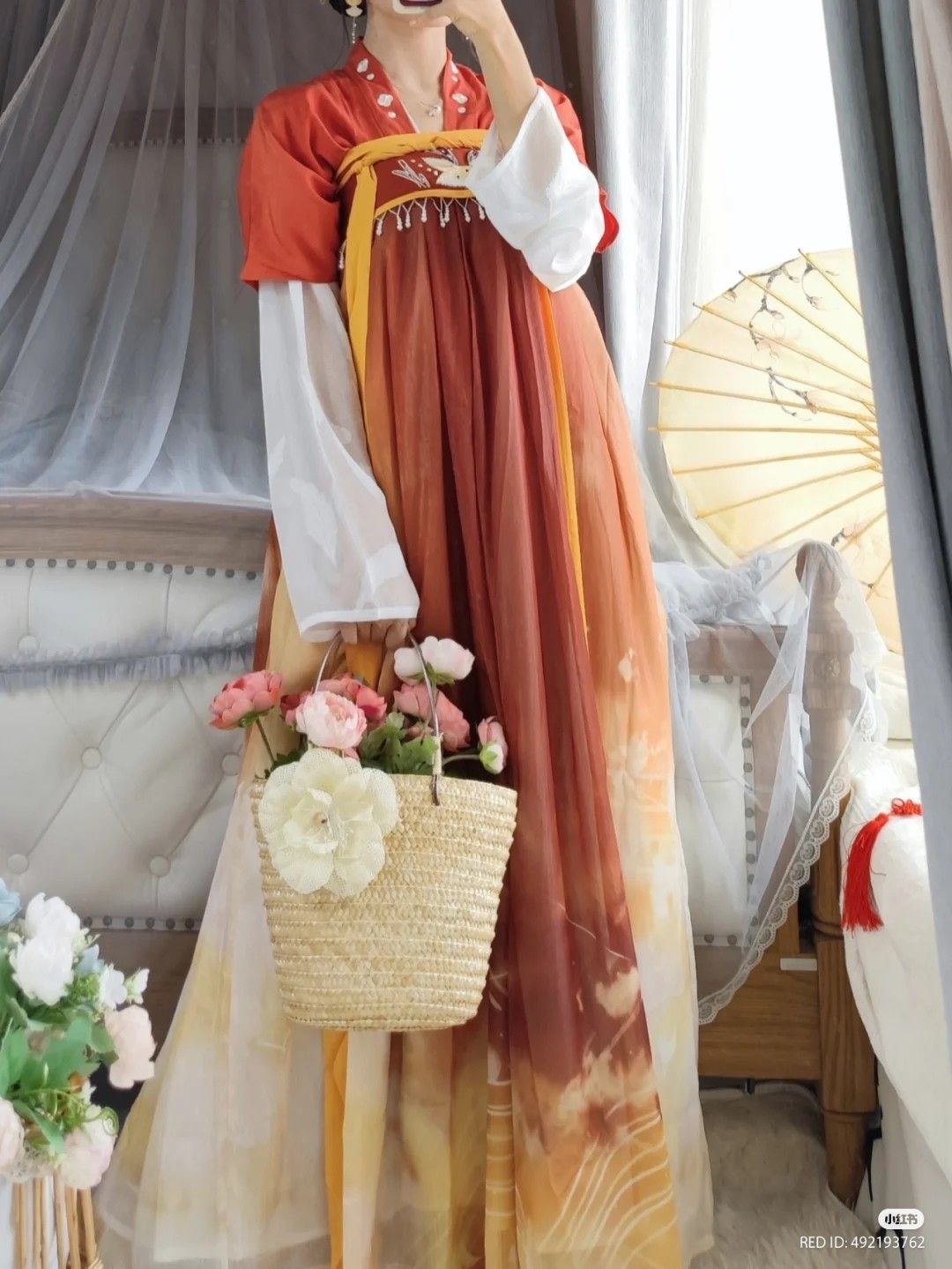 Displaying Traditional Hanfu Fashion on Models:A Showcase of Cultural Elegance Displaying Traditional Hanfu Fashion on Models:A Showcase of Cultural Elegance