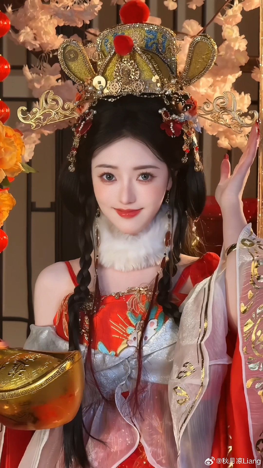 The Divine Beauty of Hanfu:The Blooming Flower and Luminous Moon God The Divine Beauty of Hanfu:The Blooming Flower and Luminous Moon God