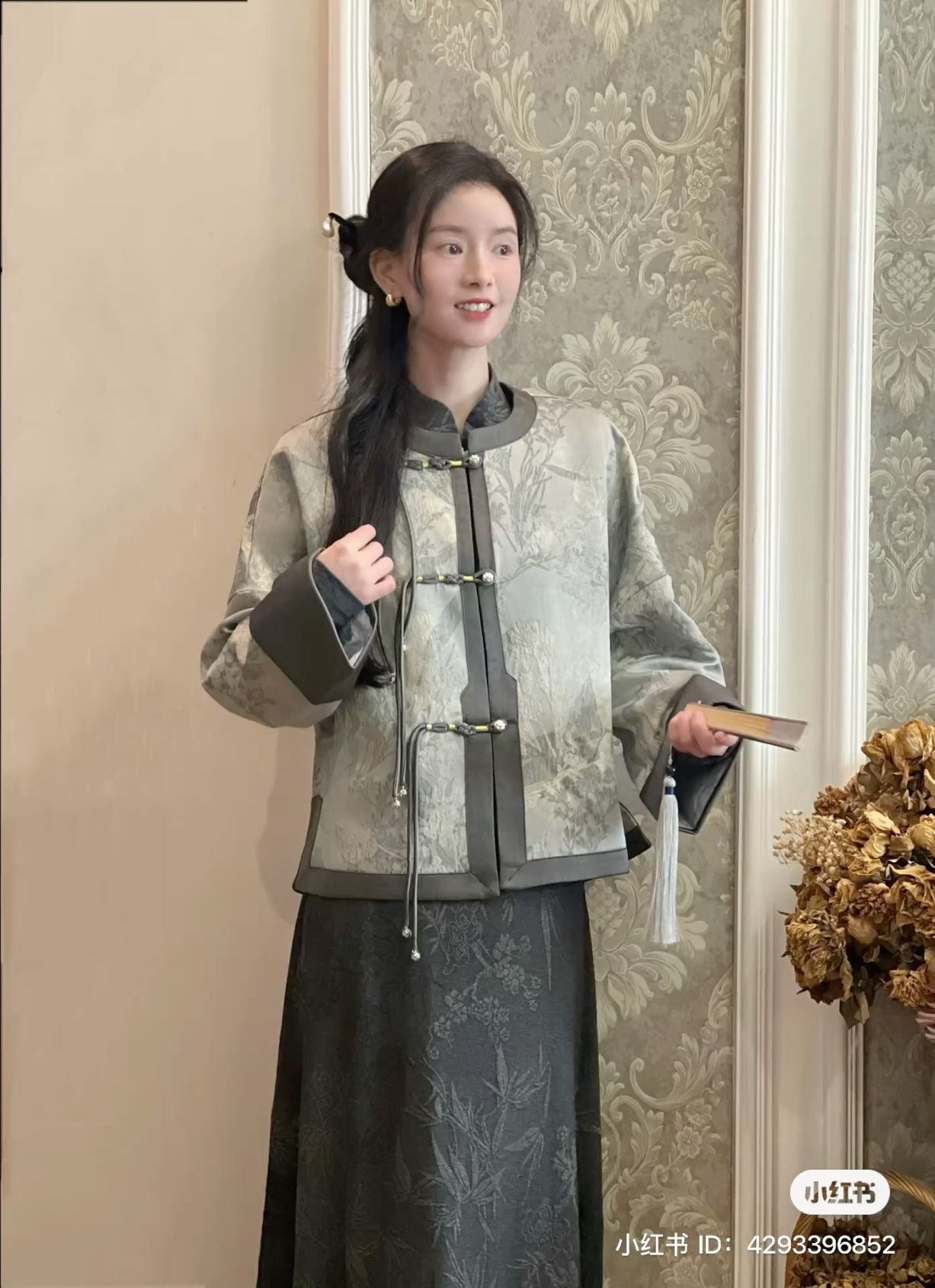 Little Girl in a Fairyland of Hanfu:The Enchantment of a Six-Year-Old in Traditional Chinese Attire Little Girl in a Fairyland of Hanfu:The Enchantment of a Six-Year-Old in Traditional Chinese Attire