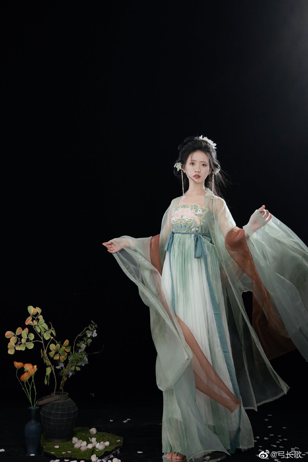 The Charm of Sleeve-Length Cheongsam:A Detailed Exploration The Charm of Sleeve-Length Cheongsam:A Detailed Exploration