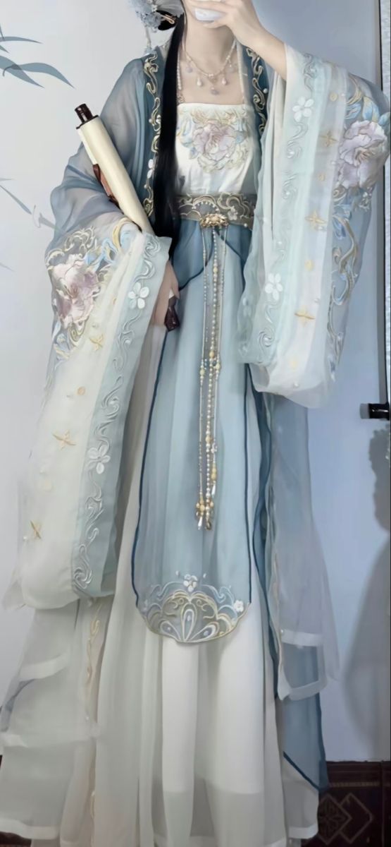 Youthful Elegance:The Rise of Hanfu Fashion among Teenage Girls Youthful Elegance:The Rise of Hanfu Fashion among Teenage Girls