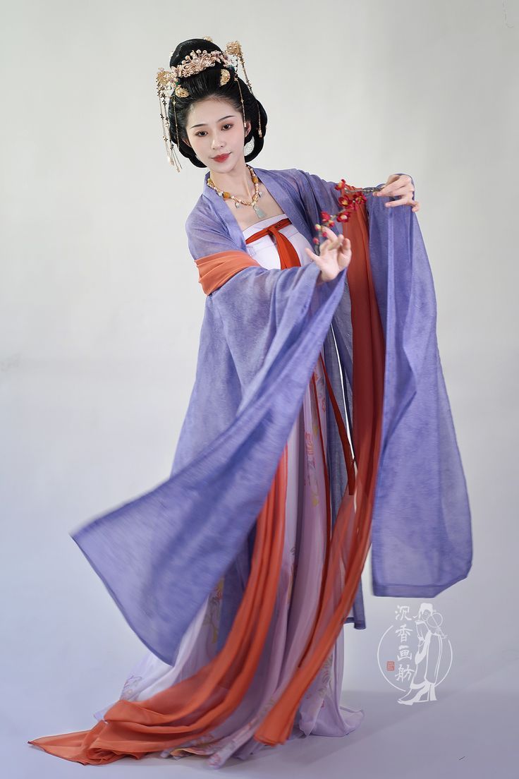 The Rise of the Cheongsam-Clad Youth Women The Rise of the Cheongsam-Clad Youth Women