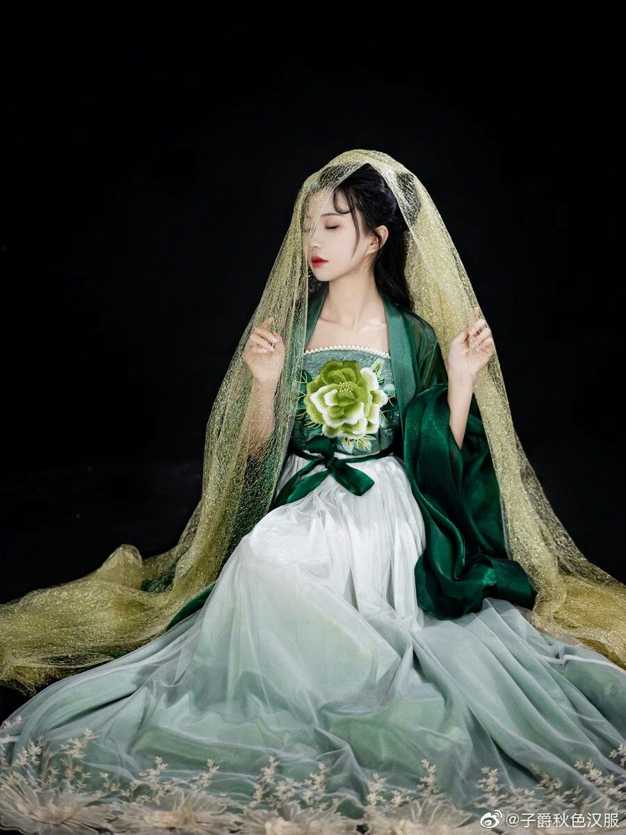 Little Girls Traditional Chinese Hanfu Two-Piece Set:A Glimpse into a Timeless Fashion Little Girls Traditional Chinese Hanfu Two-Piece Set:A Glimpse into a Timeless Fashion