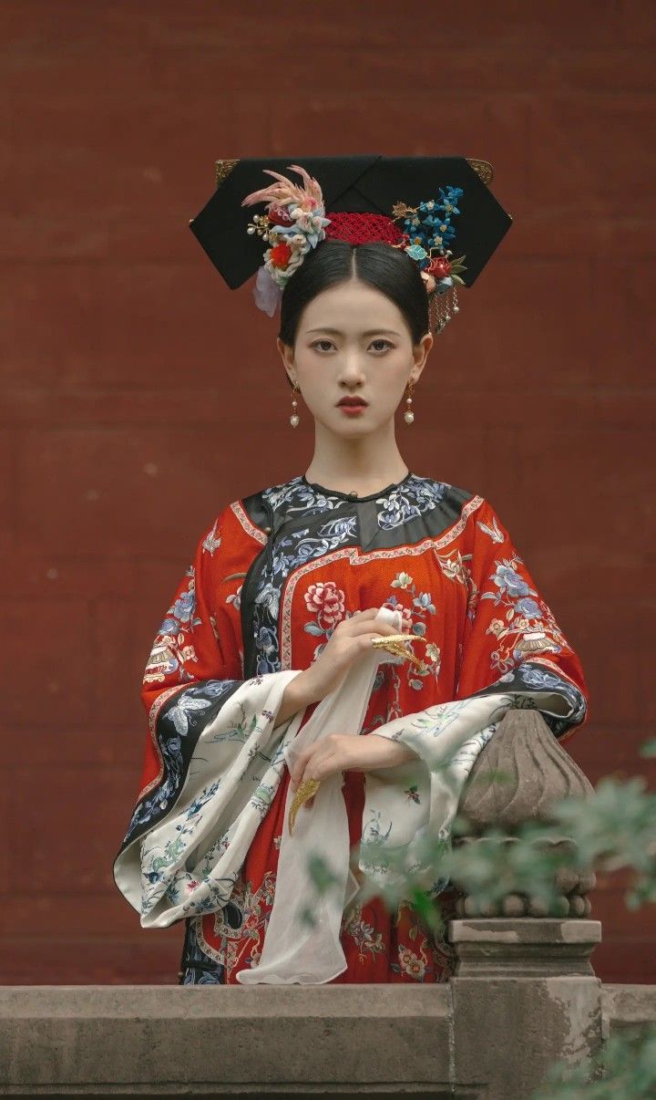 Ancient Charm of Hanfu Hair Combs and Accessories:A Journey into Traditional Chinese Beauty Ancient Charm of Hanfu Hair Combs and Accessories:A Journey into Traditional Chinese Beauty