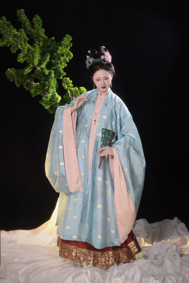 Elegant Lady in a Classy Cheongsam:Embodying the Essence of High-End Fashion and Grace