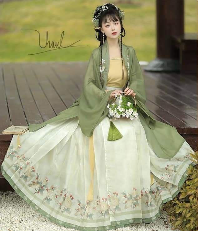 A Girls Horseback Riding Style:The Charm of Ma mian Skirt A Girls Horseback Riding Style:The Charm of Ma mian Skirt