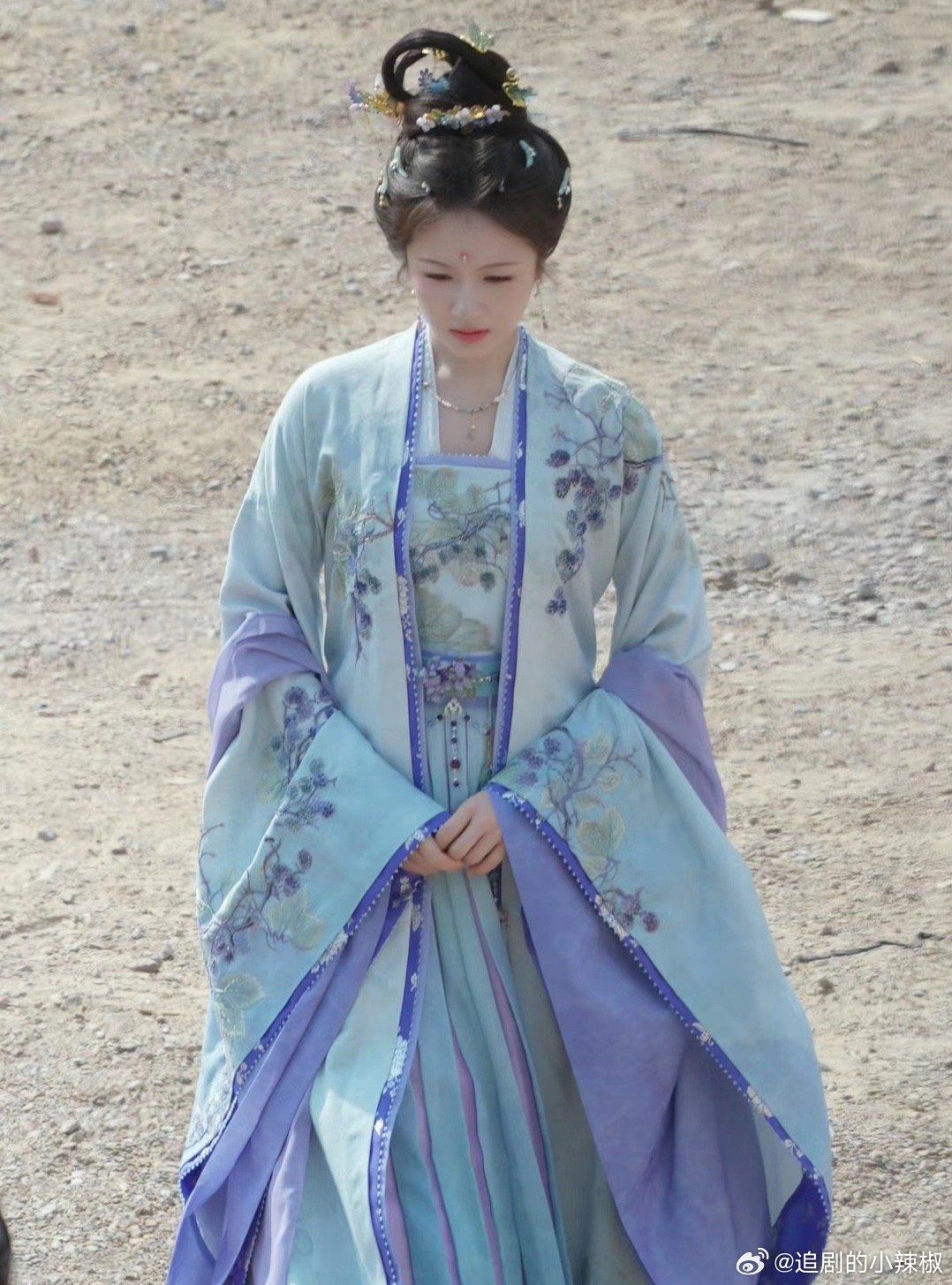 The Revival of Hanfu:Childrens Perspective on Traditional Chinese Fashion The Revival of Hanfu:Childrens Perspective on Traditional Chinese Fashion