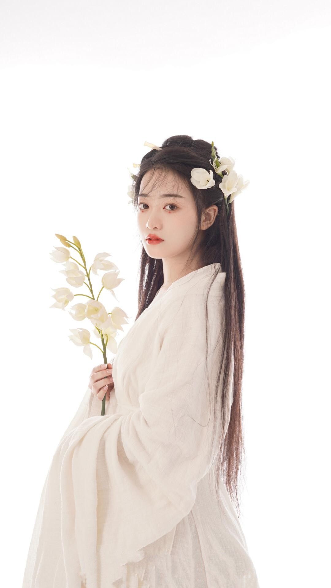Embracing the Curves:The Revival of Cheongsam Fashion for Plus-Size Women Embracing the Curves:The Revival of Cheongsam Fashion for Plus-Size Women