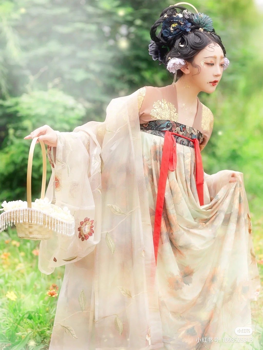 Childrens Hanfu Long-sleeved Gowns:Embracing Traditional Elegance Childrens Hanfu Long-sleeved Gowns:Embracing Traditional Elegance
