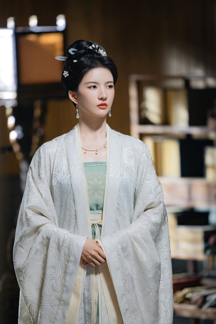 Traditional Cheongsam:A Students Perspective on Cultural Elegance Traditional Cheongsam:A Students Perspective on Cultural Elegance
