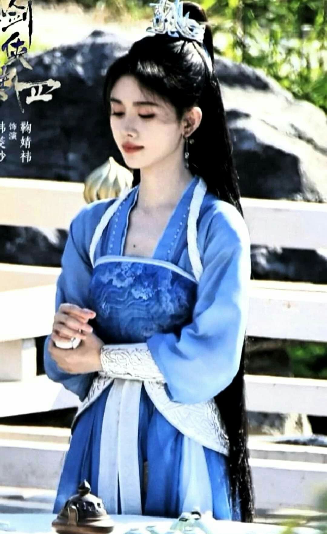 The Splendor of Green Jade Accessories in Traditional Chinese Hanfu Costume The Splendor of Green Jade Accessories in Traditional Chinese Hanfu Costume