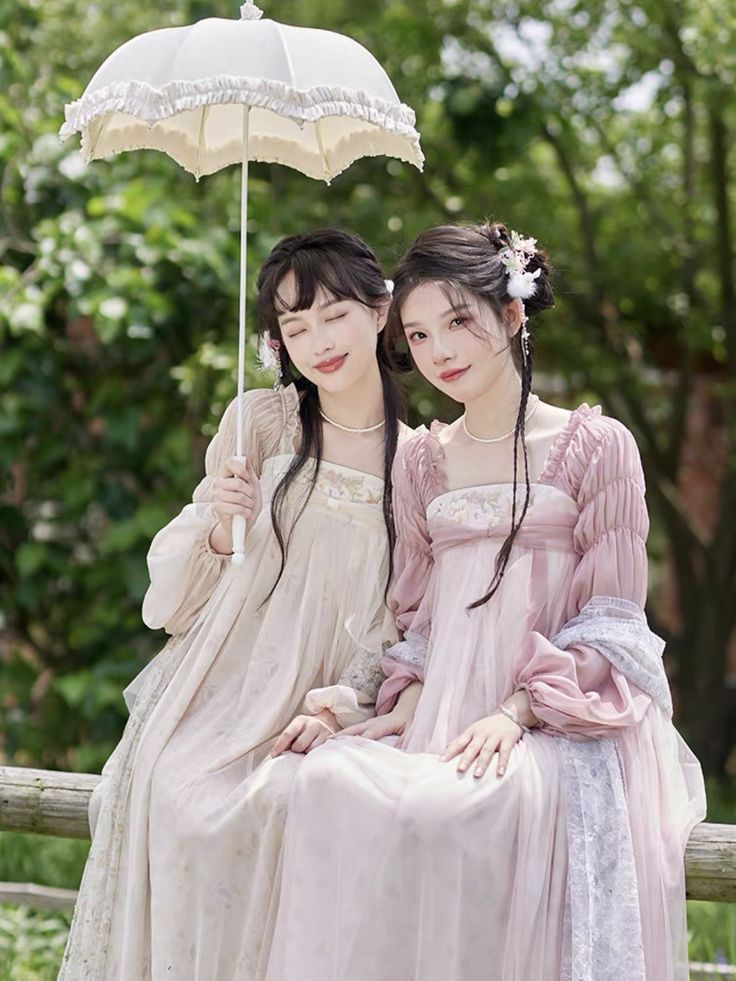 Green Youthful Cheongsam:A Modern Twist on a Traditional Icon Green Youthful Cheongsam:A Modern Twist on a Traditional Icon