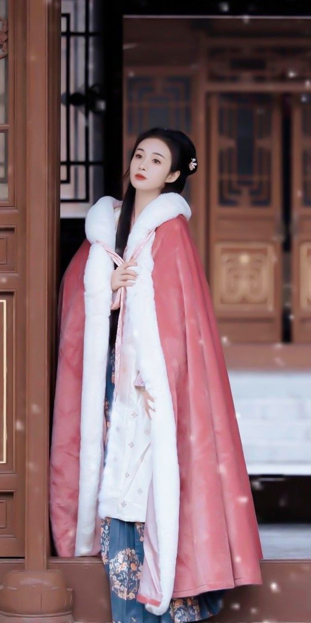 Reimagining the Cheongsam for the Plus-Size Beauty Reimagining the Cheongsam for the Plus-Size Beauty