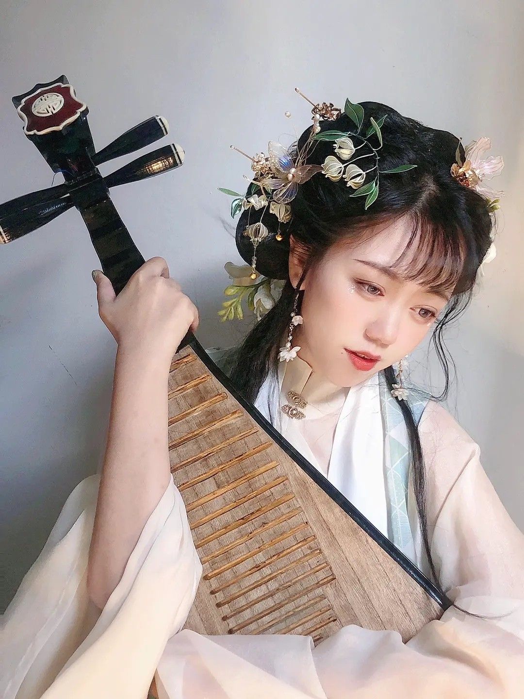 The Revival of Hanfu:Introducing Traditional Chinese Clothing to Junior Middle School Students The Revival of Hanfu:Introducing Traditional Chinese Clothing to Junior Middle School Students