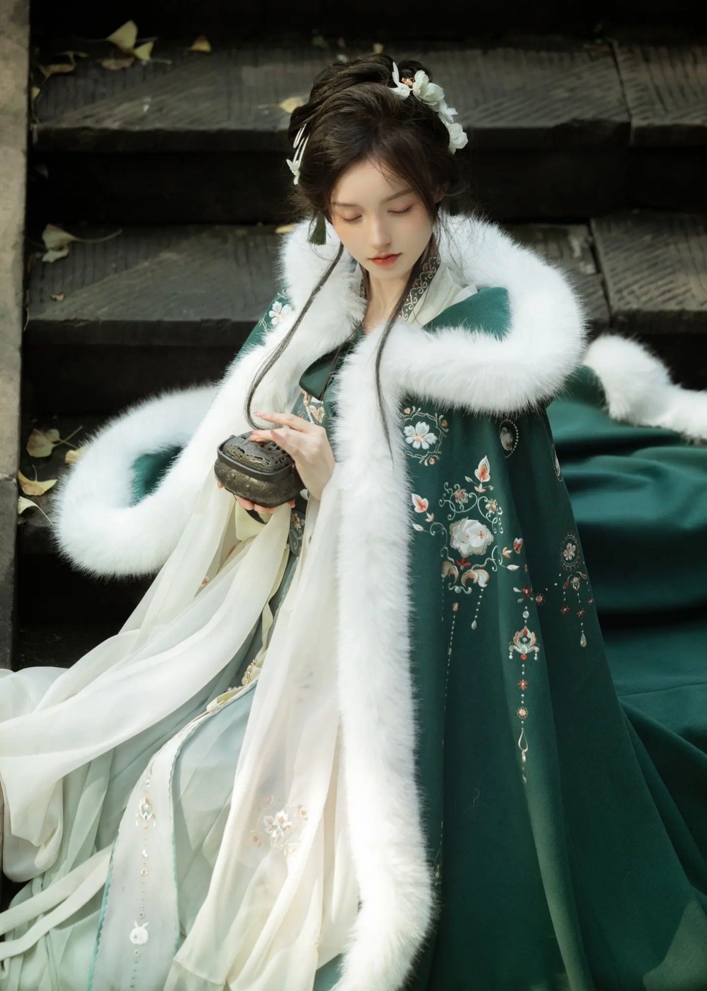 The Perfect Pair of Shoes for Traditional Chinese Hanfu Costumes:A Daily Guide The Perfect Pair of Shoes for Traditional Chinese Hanfu Costumes:A Daily Guide