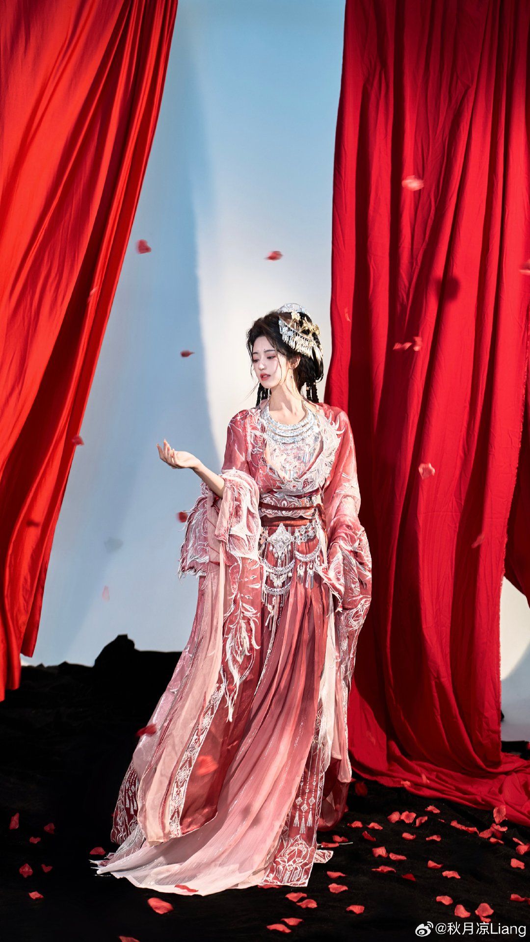 Skirt-Style Hanfu for 12-Year-Old Girls:A Blend of Tradition and Modernity Skirt-Style Hanfu for 12-Year-Old Girls:A Blend of Tradition and Modernity