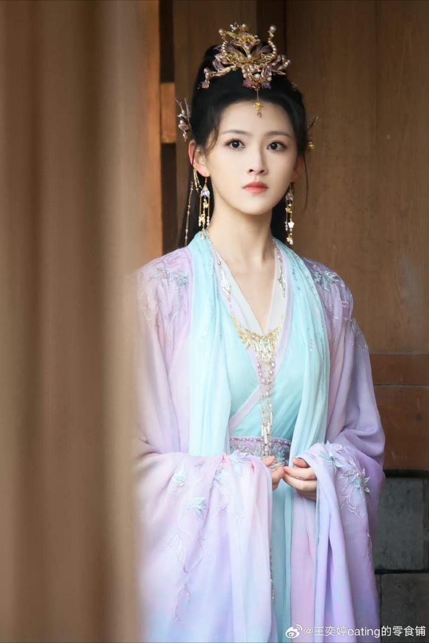 Womens Placket-Style Tang Suit Jacket with盘扣细节 Womens Placket-Style Tang Suit Jacket with盘扣细节