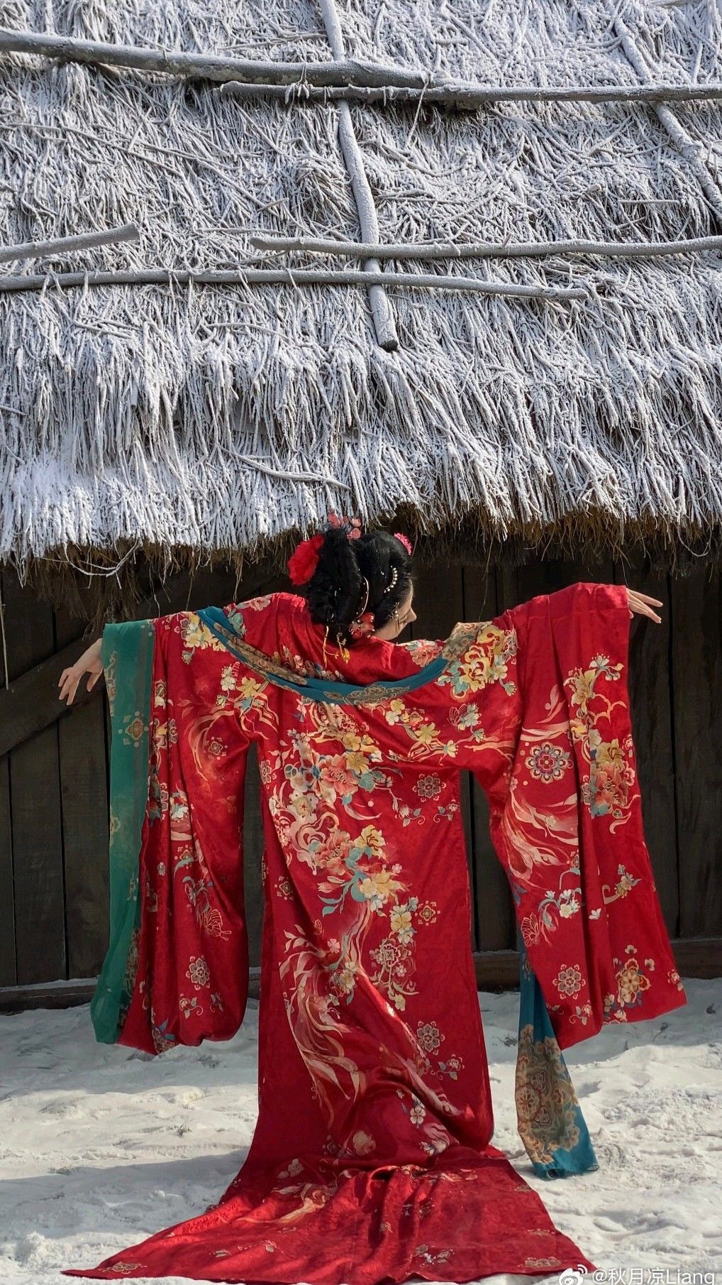 Pearl-Embellished Hanfu:The Splendid Beauty of Traditional Chinese Clothing Pearl-Embellished Hanfu:The Splendid Beauty of Traditional Chinese Clothing