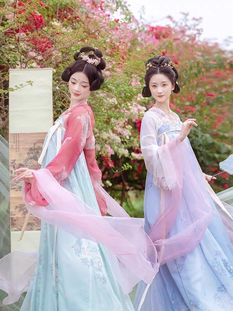 Ancient-Style Hanfu Ear Jewelry:A Journey into Traditional Chinese Beauty Ancient-Style Hanfu Ear Jewelry:A Journey into Traditional Chinese Beauty