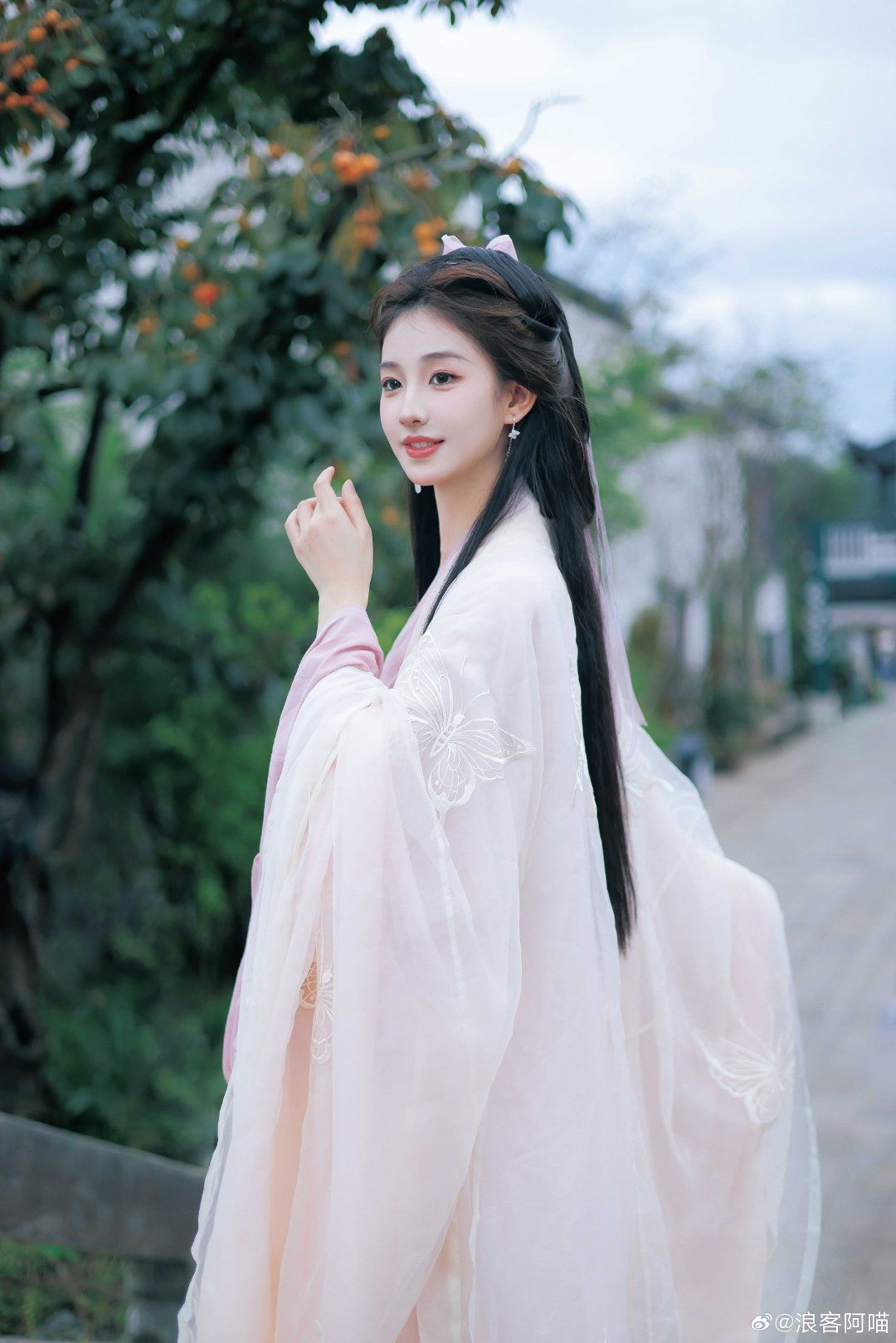 The Short-Style Cheongsam:Embracing Elasticity and Embodying Elegance The Short-Style Cheongsam:Embracing Elasticity and Embodying Elegance