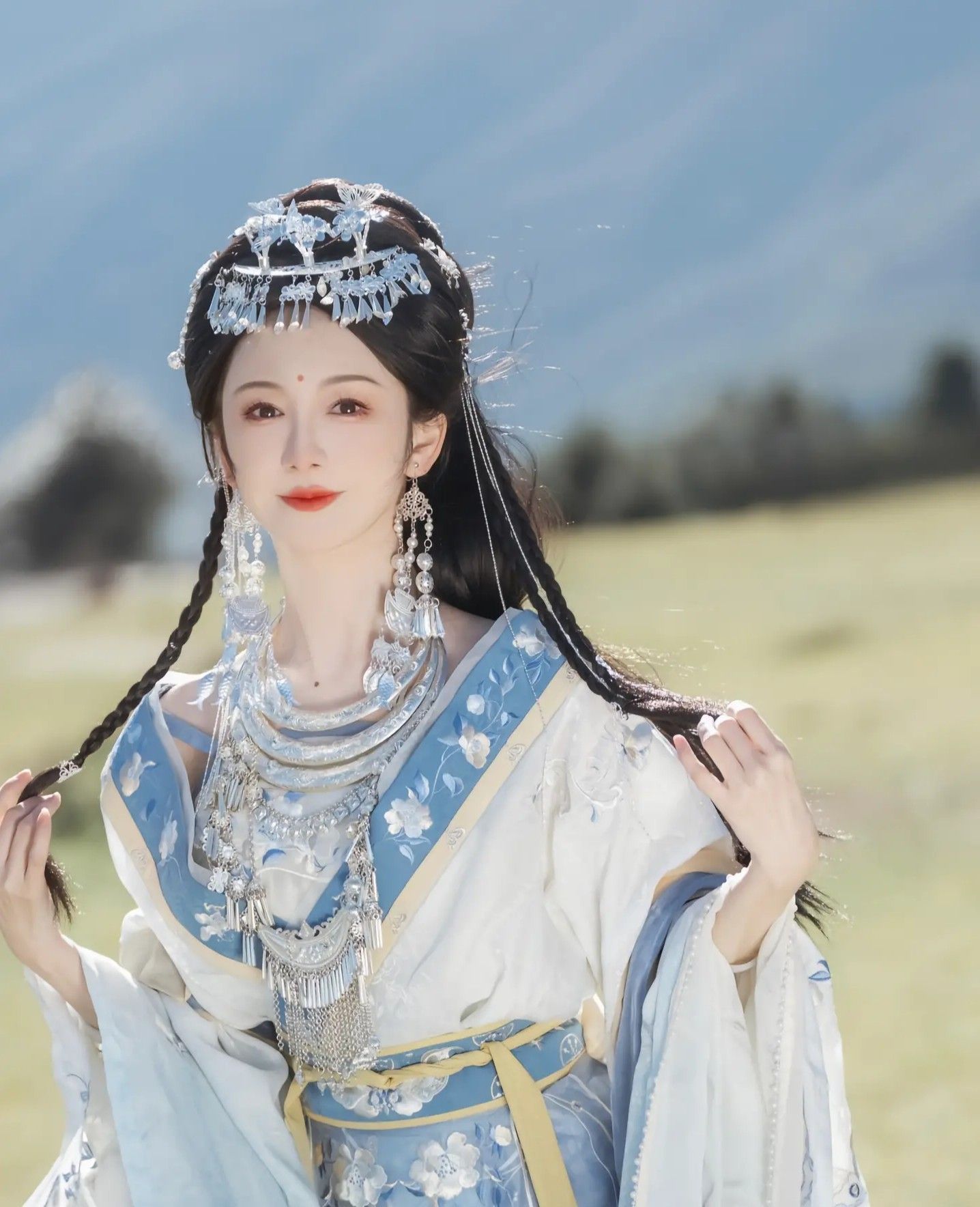 Moonlit Elegance:A Girls First Hanfu Experience on the Mid-Autumn Festival Moonlit Elegance:A Girls First Hanfu Experience on the Mid-Autumn Festival