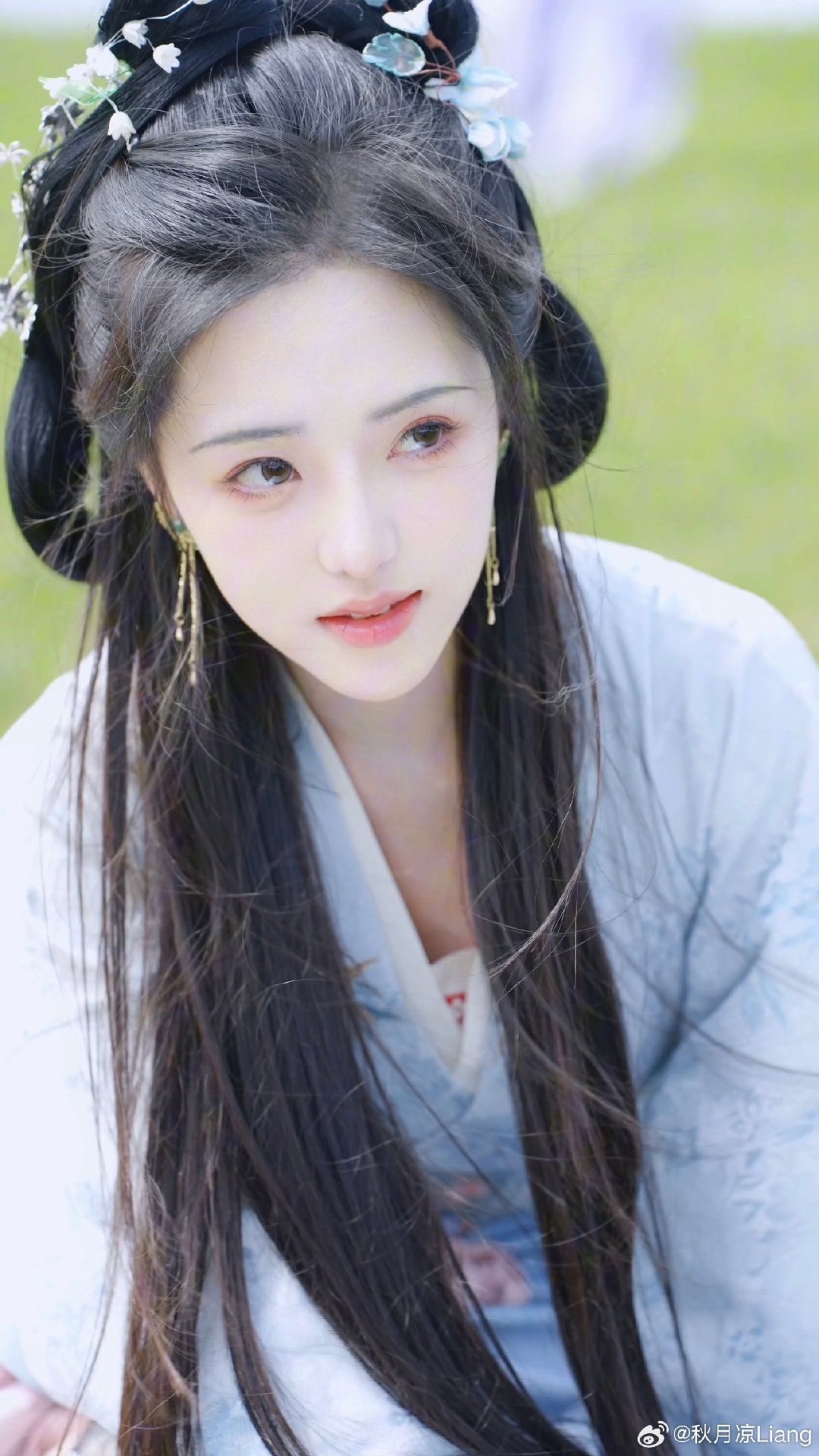 Little Girls in Traditional Charm:Hanfu Short-sleeved Skirts and Their Cultural Significance Little Girls in Traditional Charm:Hanfu Short-sleeved Skirts and Their Cultural Significance