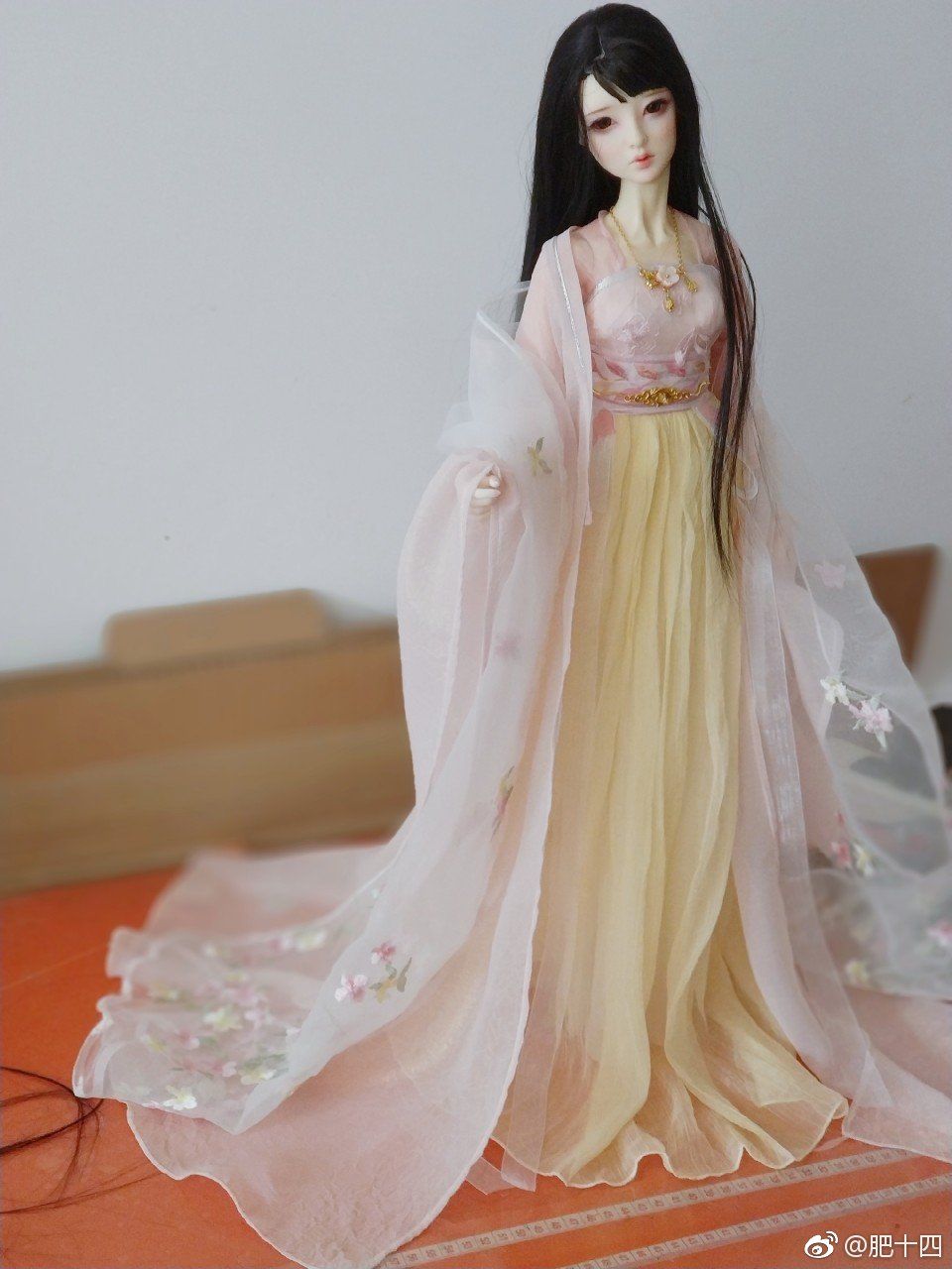 Winter Hanfu in the Song Dynasty:A Glimpse into Traditional Chinese Clothing Winter Hanfu in the Song Dynasty:A Glimpse into Traditional Chinese Clothing