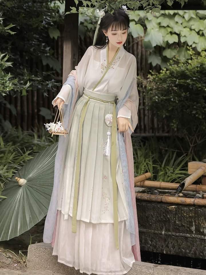 Embracing Modernity:The Evolution of Womens Summer Cheongsam Dress Embracing Modernity:The Evolution of Womens Summer Cheongsam Dress
