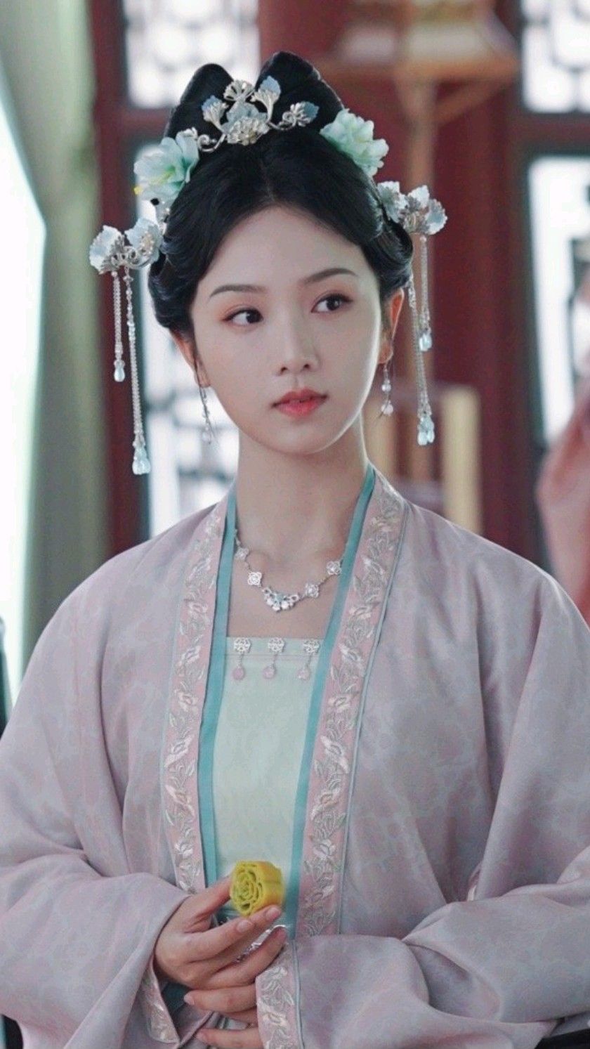 The Blessings of Heaven and the Splendor of Hanfu:A 12-Year-Olds Journey The Blessings of Heaven and the Splendor of Hanfu:A 12-Year-Olds Journey