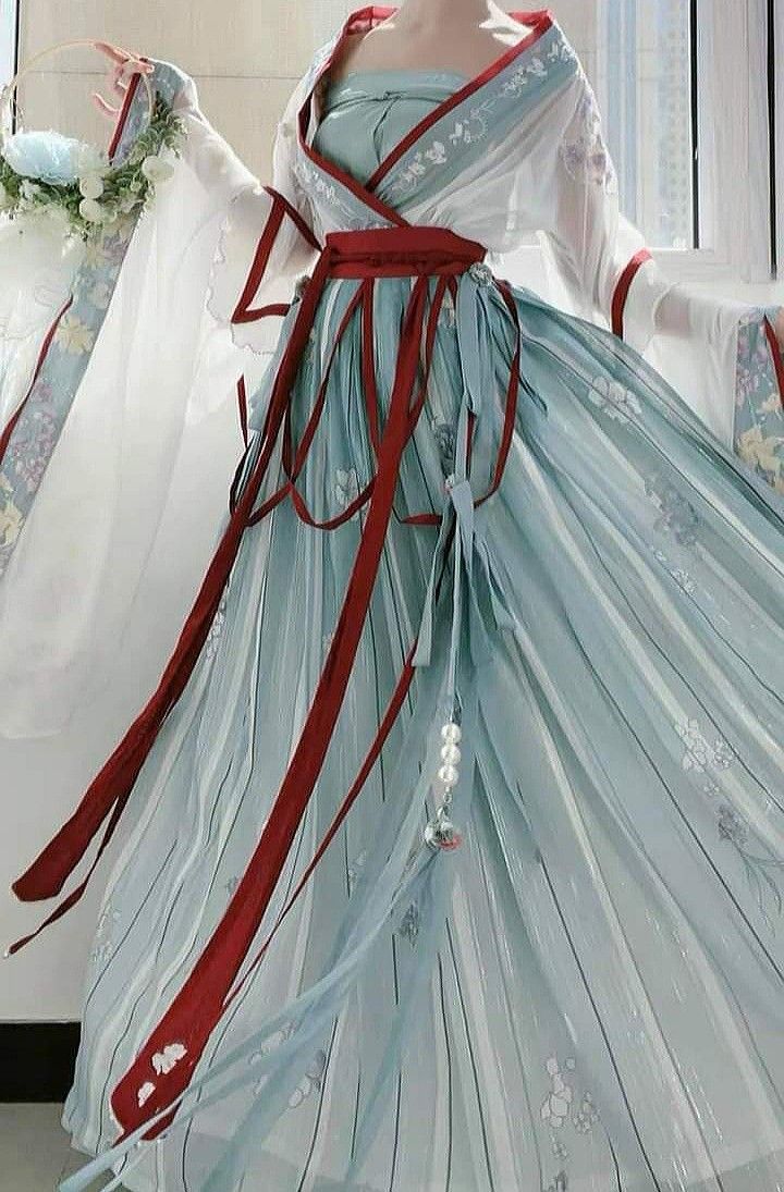 Enhancing the Warmth of Traditional Hanfu Clothes:The Thickness of the Cross-Collared Blouse Enhancing the Warmth of Traditional Hanfu Clothes:The Thickness of the Cross-Collared Blouse