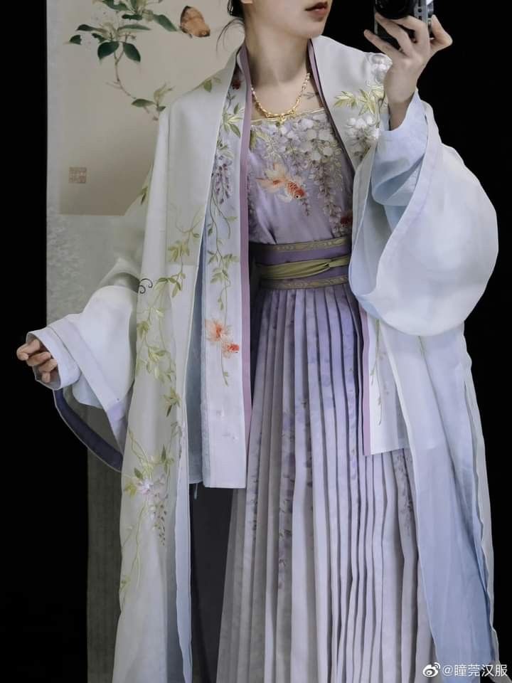 The Evolution of Cheongsam:The Art of Tea and the Craftsmanship of a Traditional Chinese Dress The Evolution of Cheongsam:The Art of Tea and the Craftsmanship of a Traditional Chinese Dress
