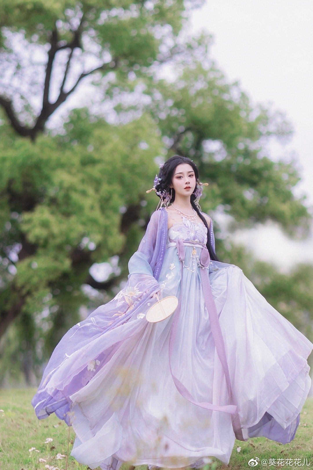 The Peach Blossom Fan and the Cultural Significance of Hanfu Clothing The Peach Blossom Fan and the Cultural Significance of Hanfu Clothing