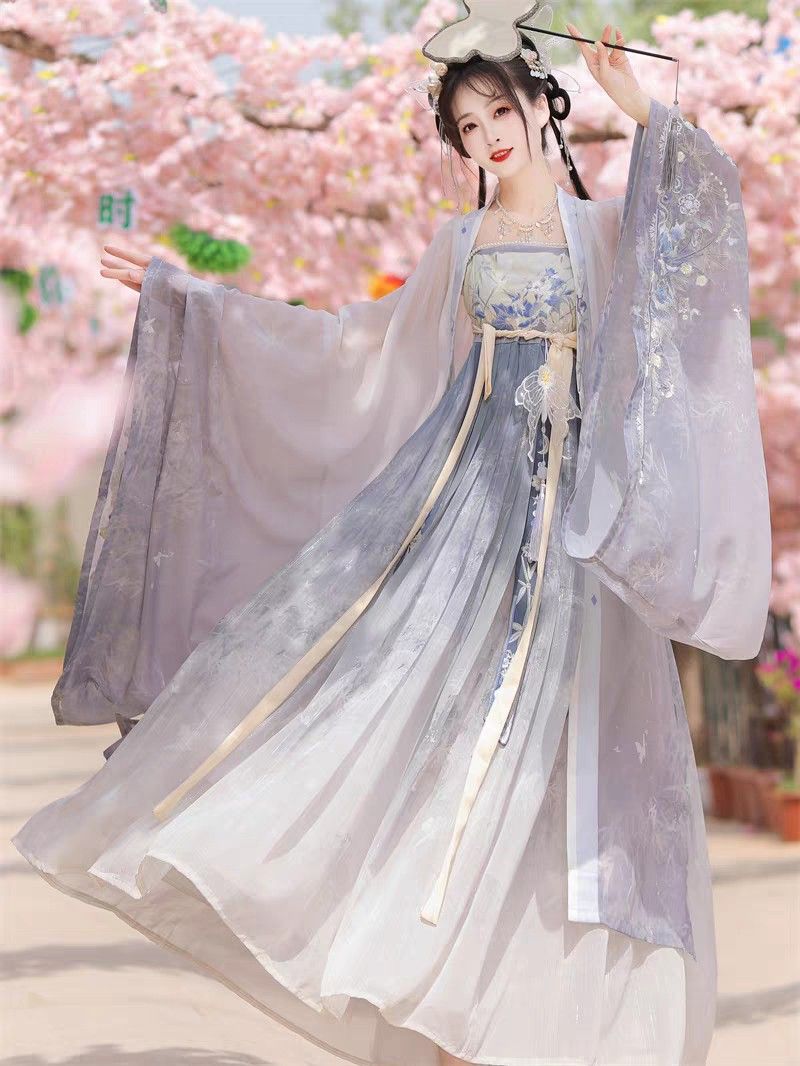 Embracing the Summer with Cheongsam Skirts:A Guide to Styling Your Qipao Embracing the Summer with Cheongsam Skirts:A Guide to Styling Your Qipao