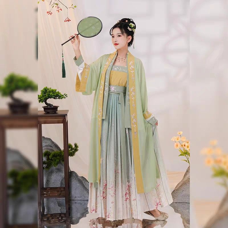Infant Cheongsam for Summer:A Guide to 0-3 Years Old Infant Cheongsam for Summer:A Guide to 0-3 Years Old