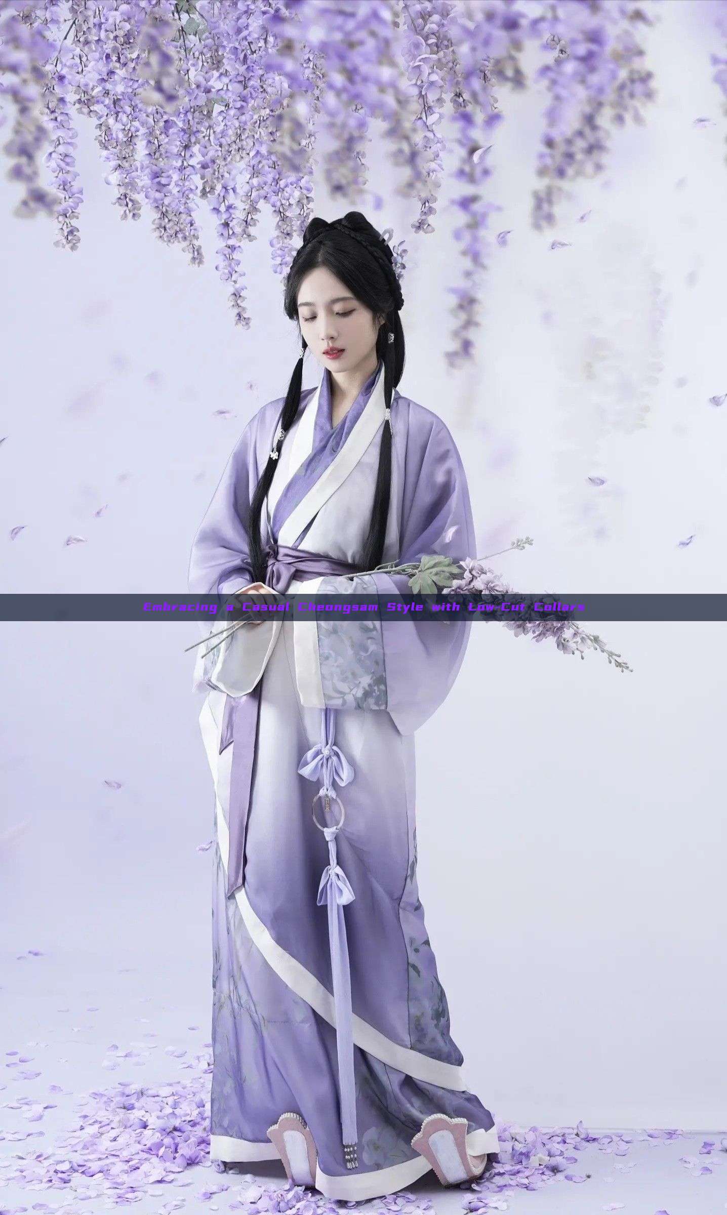 Embracing a Casual Cheongsam Style with Low-Cut Collars Embracing a Casual Cheongsam Style with Low-Cut Collars