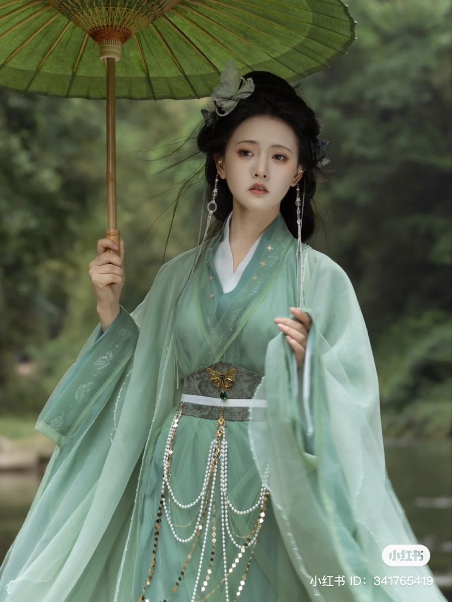 The Splendor of a Red Eight-Panel Skirt:A Closer Look at Traditional Beauty The Splendor of a Red Eight-Panel Skirt:A Closer Look at Traditional Beauty