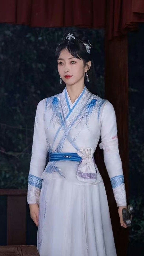 Publishing House Presents:The Resurgence of Hanfu,Traditional Chinese Fashion Publishing House Presents:The Resurgence of Hanfu,Traditional Chinese Fashion