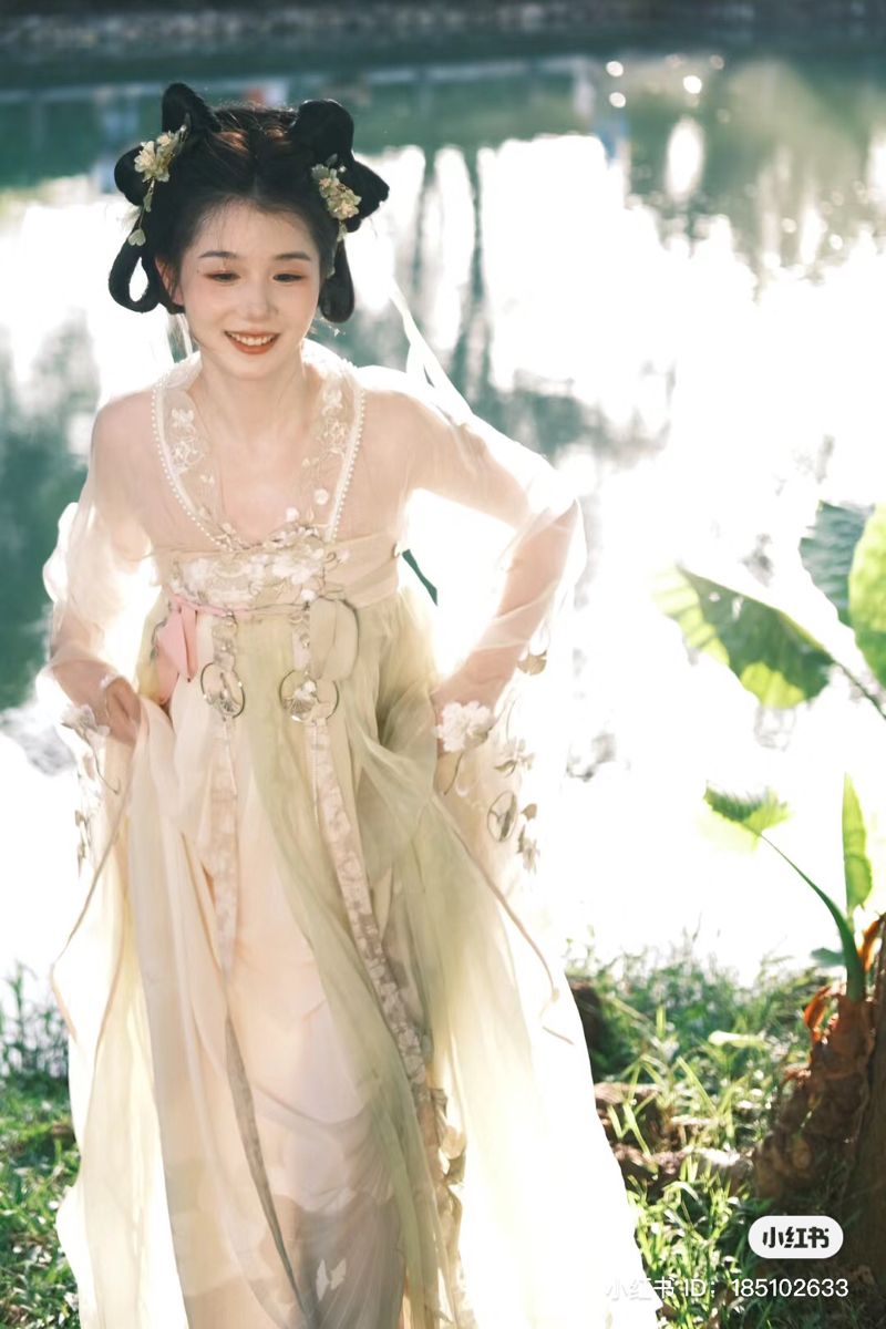 Red-Hooded Girls Winter Hanfu Cape:A Fashionable and Warm Choice for Your Little Princess Red-Hooded Girls Winter Hanfu Cape:A Fashionable and Warm Choice for Your Little Princess